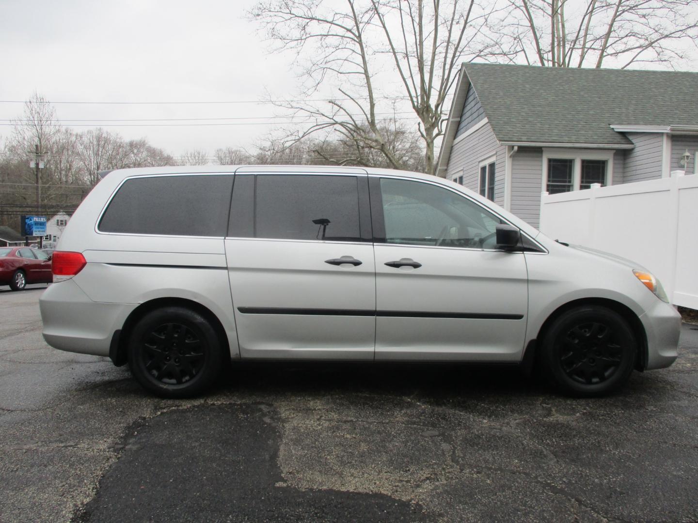 2009 SILVER Honda Odyssey LX (5FNRL382X9B) with an 3.5L V6 SOHC 24V engine, 5-Speed Automatic transmission, located at 540a Delsea Drive, Sewell, NJ, 08080, (856) 589-6888, 39.752560, -75.111206 - Photo#5